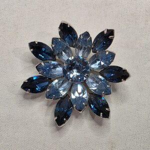 Vtg 1950s Kramer of New York Blue Rhinestone Layered Flower Brooch Pin Signed